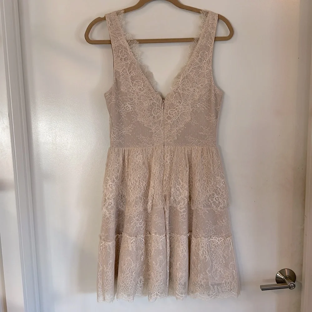 New! Gorgeous lace dress - Picture 4 of 8